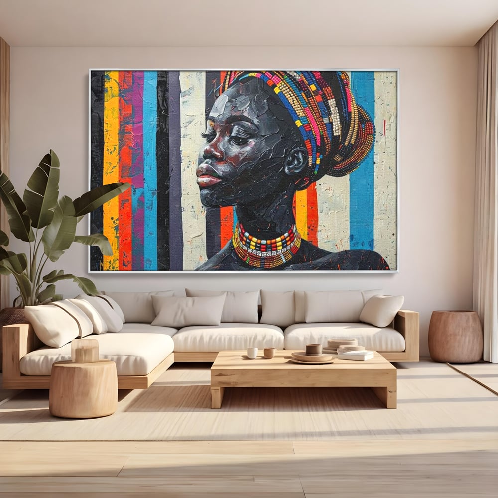 Tablou canvas cu tablou canvas cu profil de femeie, in rama de aluminiu argintiu, pe perete intr-un living